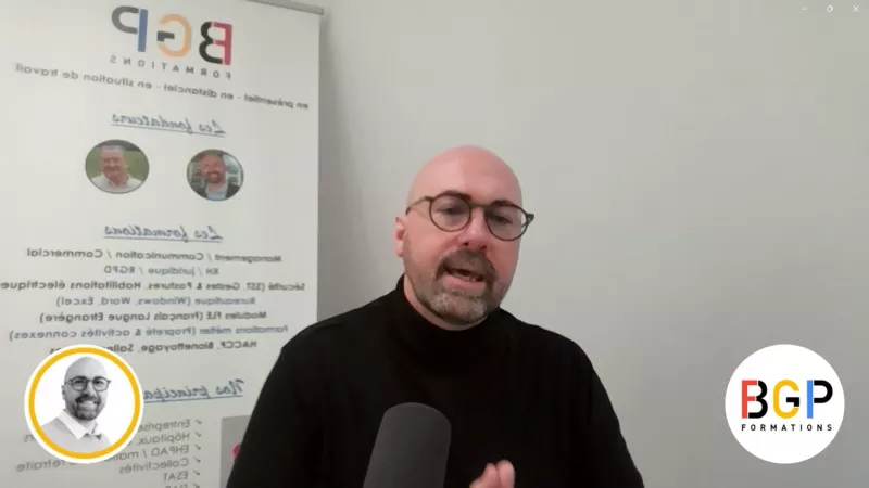 Quelle posture convient-il d'adopter pour un manager lorsqu'il intervient sur un site client ?